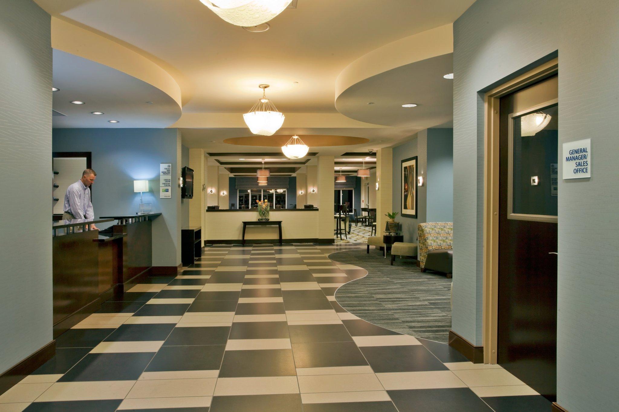 Holiday Express & Largo-clearwater By Ihg